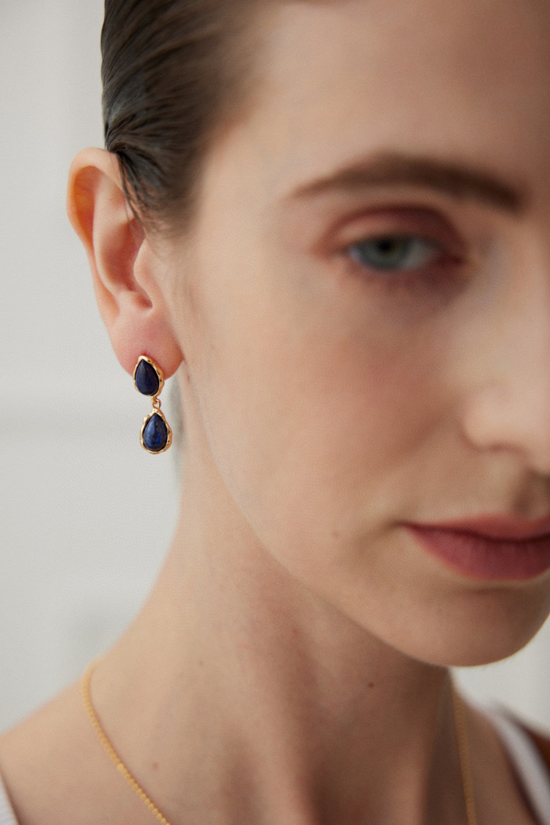 Lapis Dewdrop Earrings in 925 silver with vintage gold finish, featuring deep blue lapis lazuli stones, measuring 2.7cm in height and 8mm in width.