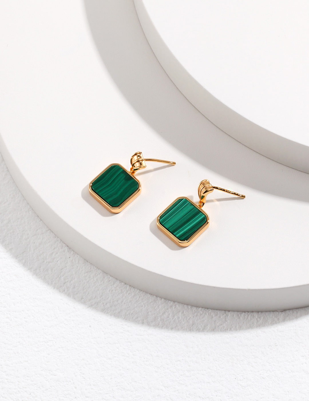 Oasis Square Malachite Drop Earrings in 18ct gold vermeil, featuring vibrant green malachite stones for a touch of elegance.